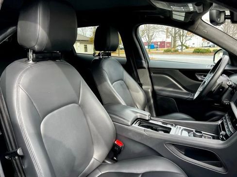 Used 2020 Jaguar F-PACE Premium image 26