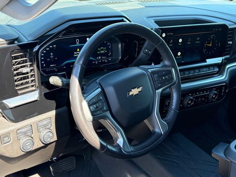 Used 2022 Chevrolet Silverado 1500 LT image 11