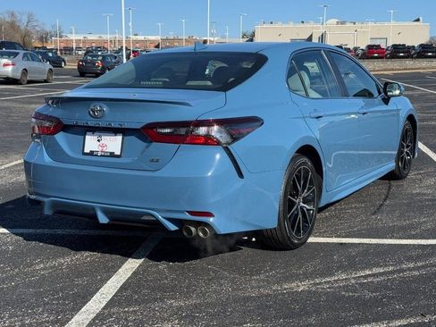 Used 2023 Toyota Camry SE image 3