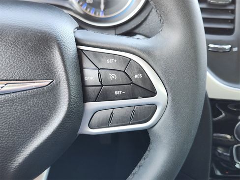 Used 2023 Chrysler 300 Touring L w/ Popular Equipment Group image 40