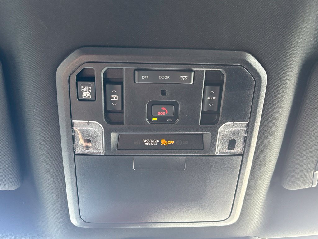 Used 2025 Toyota Tundra Limited AWD/4WD image 17