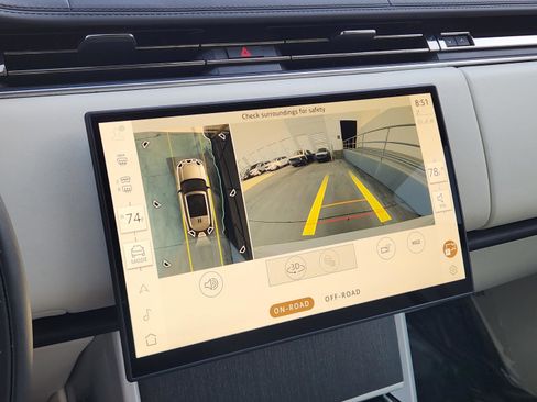 Used 2024 Land Rover Range Rover SE image 18