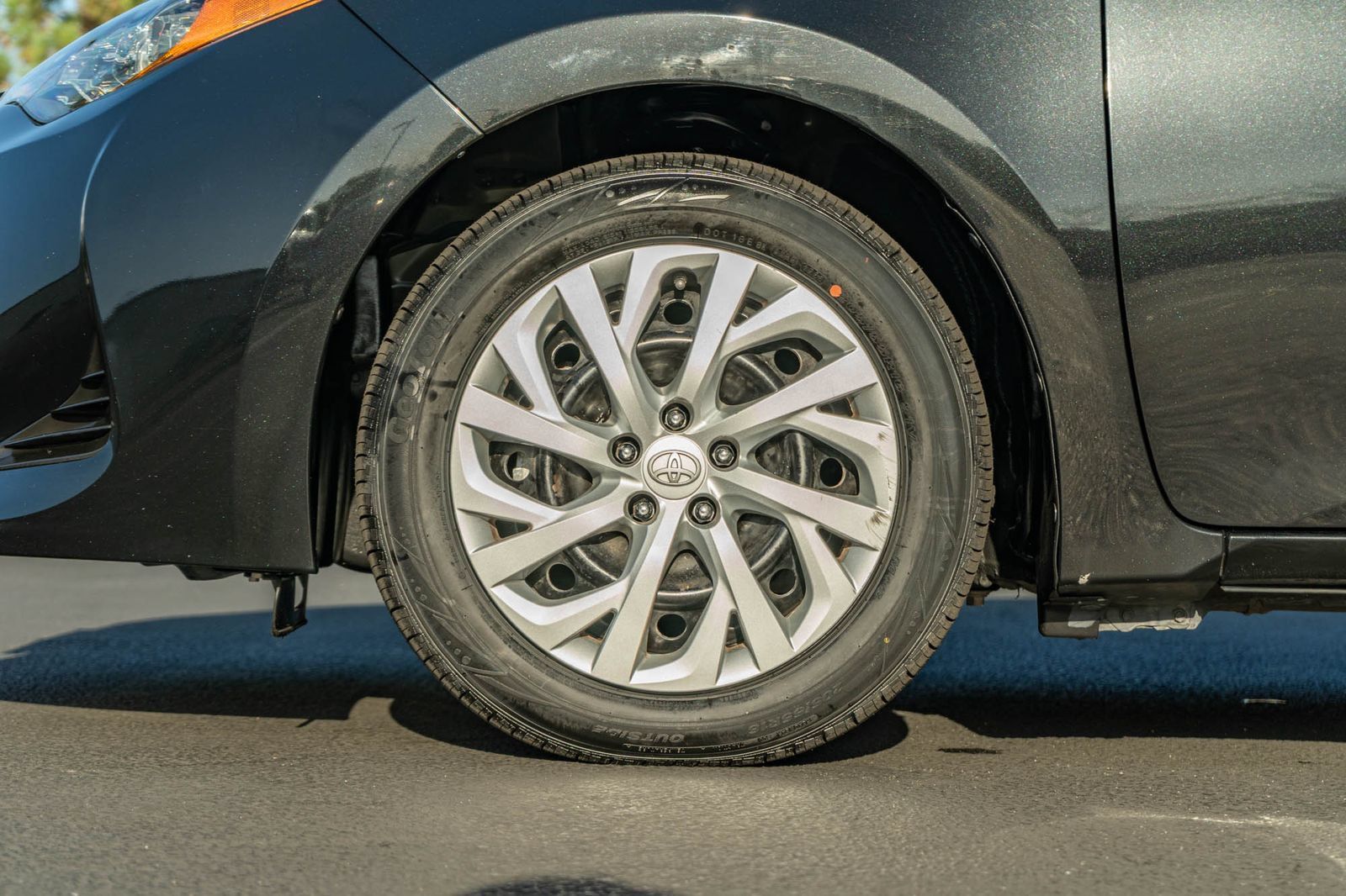 Used 2019 Toyota Corolla LE w/ Carpet Mat Package (TMS) FWD image 5