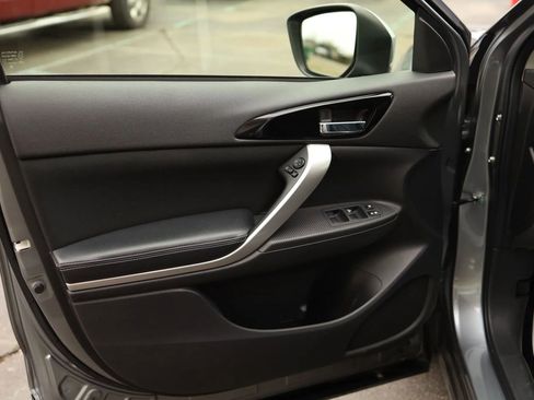 Used 2020 Mitsubishi Eclipse Cross SE image 9