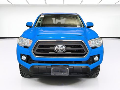 Used 2020 Toyota Tacoma SR5 RWD image 2