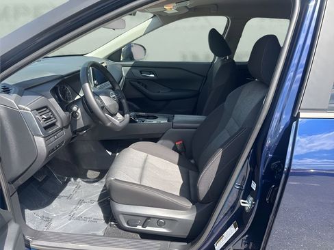 Used 2025 Nissan Rogue SV image 9