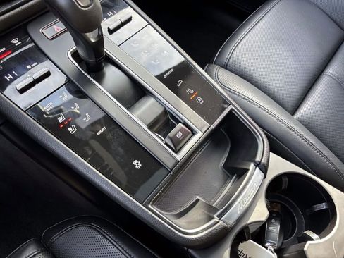 Certified 2024 Porsche Macan image 33