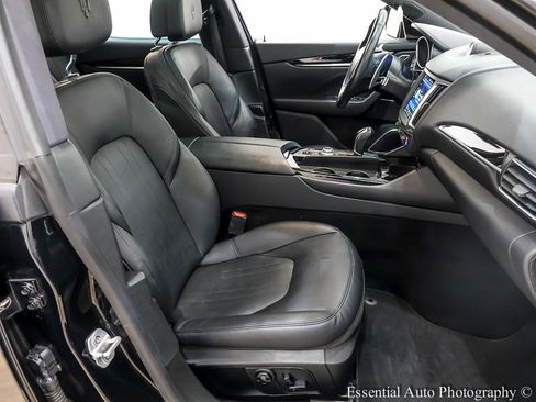 Used 2018 Maserati Levante AWD/4WD image 32