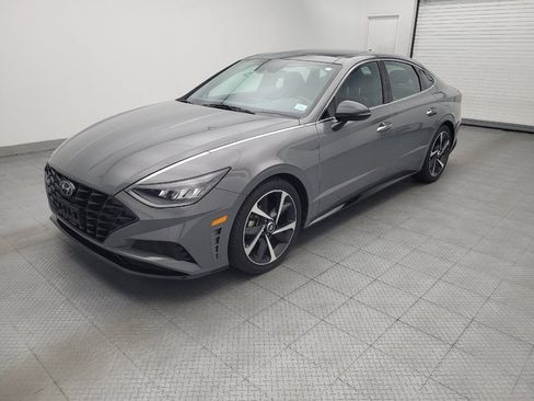 Used 2023 Hyundai Sonata SEL Plus FWD image 2