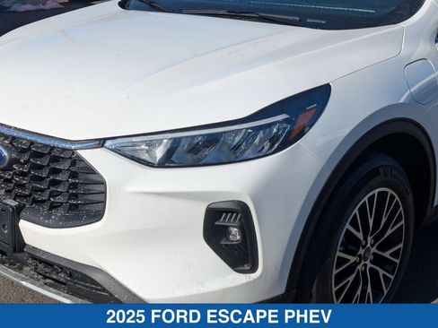 Used 2025 Ford Escape SE FWD image 10