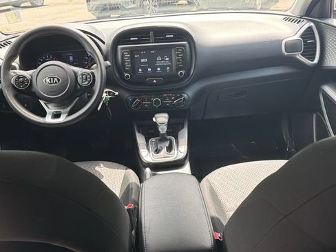 Used 2020 Kia Soul LX FWD image 23