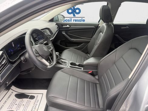 Used 2024 Volkswagen Jetta SE w/ Panoramic Sunroof Package FWD image 11