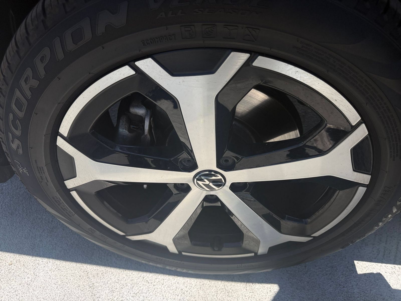 Used 2026 Volkswagen Tiguan SE AWD/4WD image 31