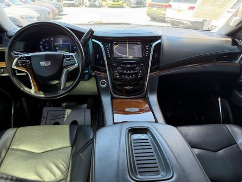 Used 2018 Cadillac Escalade ESV 2WD image 30
