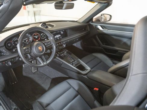 Certified 2020 Porsche 911 Carrera image 4