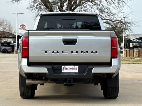 Used 2024 Toyota Tacoma TRD Sport w/ TRD Sport Upgrade Package image 7