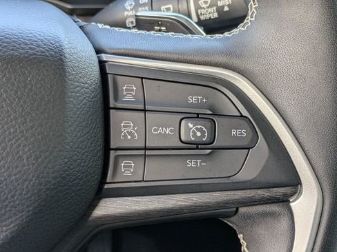 Used 2023 Jeep Grand Cherokee Limited w/ Black Appearance Package image 29