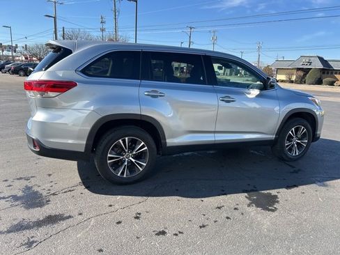 Used 2019 Toyota Highlander LE image 5