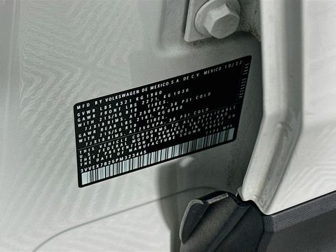 Used 2023 Volkswagen Taos SE w/ Panoramic Sunroof Package FWD image 12