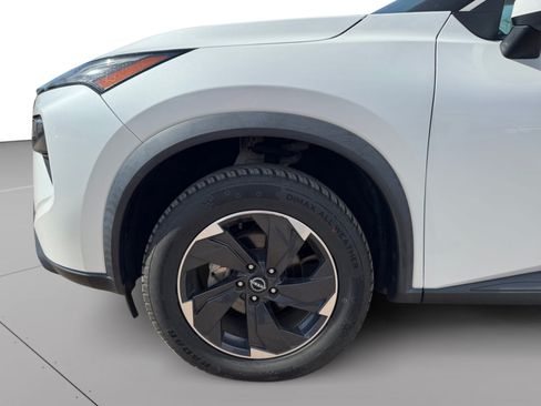 Used 2024 Nissan Rogue SV FWD image 9