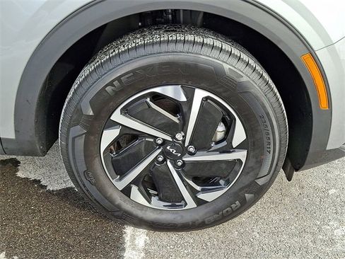 Used 2024 Kia Sportage LX image 8