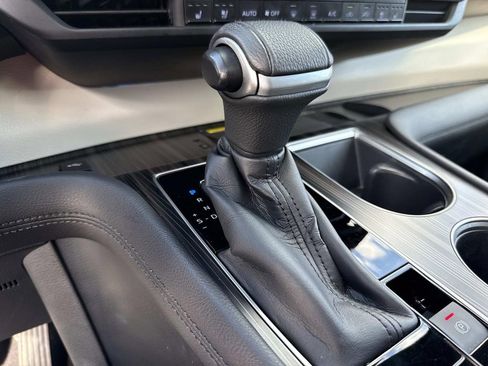 Used 2021 Toyota Sienna Platinum image 34