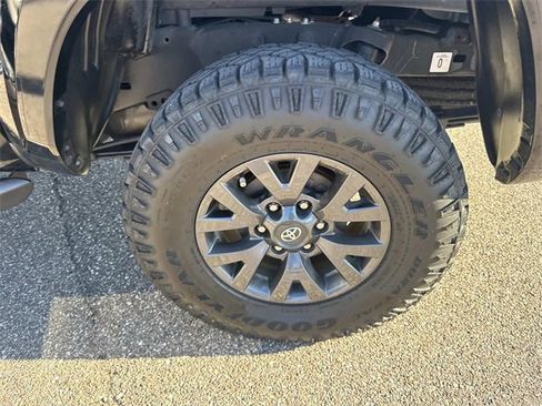 Used 2023 Toyota Tacoma SR5 w/ Technology Package image 11