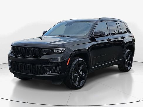 Used 2023 Jeep Grand Cherokee Altitude image 10