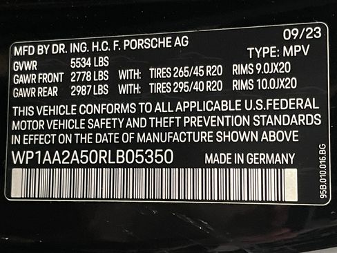 Used 2024 Porsche Macan image 26