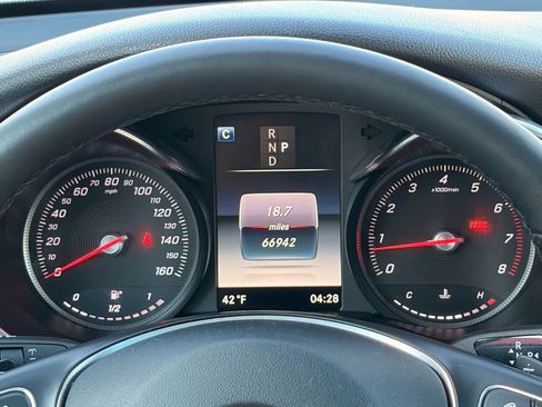 Used 2019 Mercedes-Benz GLC 300 4MATIC image 31