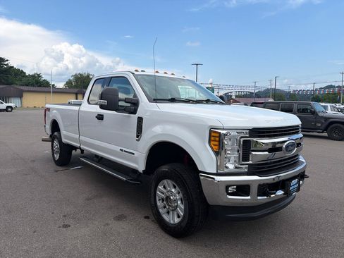 Used 2017 Ford F350 XLT w/ XLT Value Package AWD/4WD image 3
