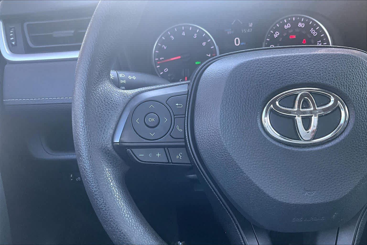 Used 2020 Toyota RAV4 LE w/ Carpet Mat Package AWD/4WD image 23