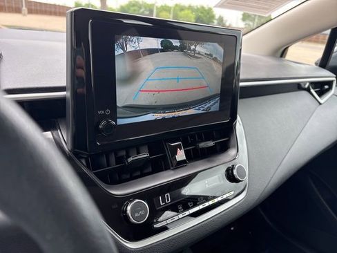 Used 2025 Toyota Corolla LE FWD image 9
