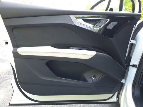 Used 2023 Audi Q4 e-tron Premium w/ Convenience Package image 25