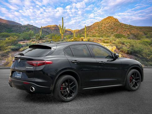 Used 2019 Alfa Romeo Stelvio Ti AWD/4WD image 4