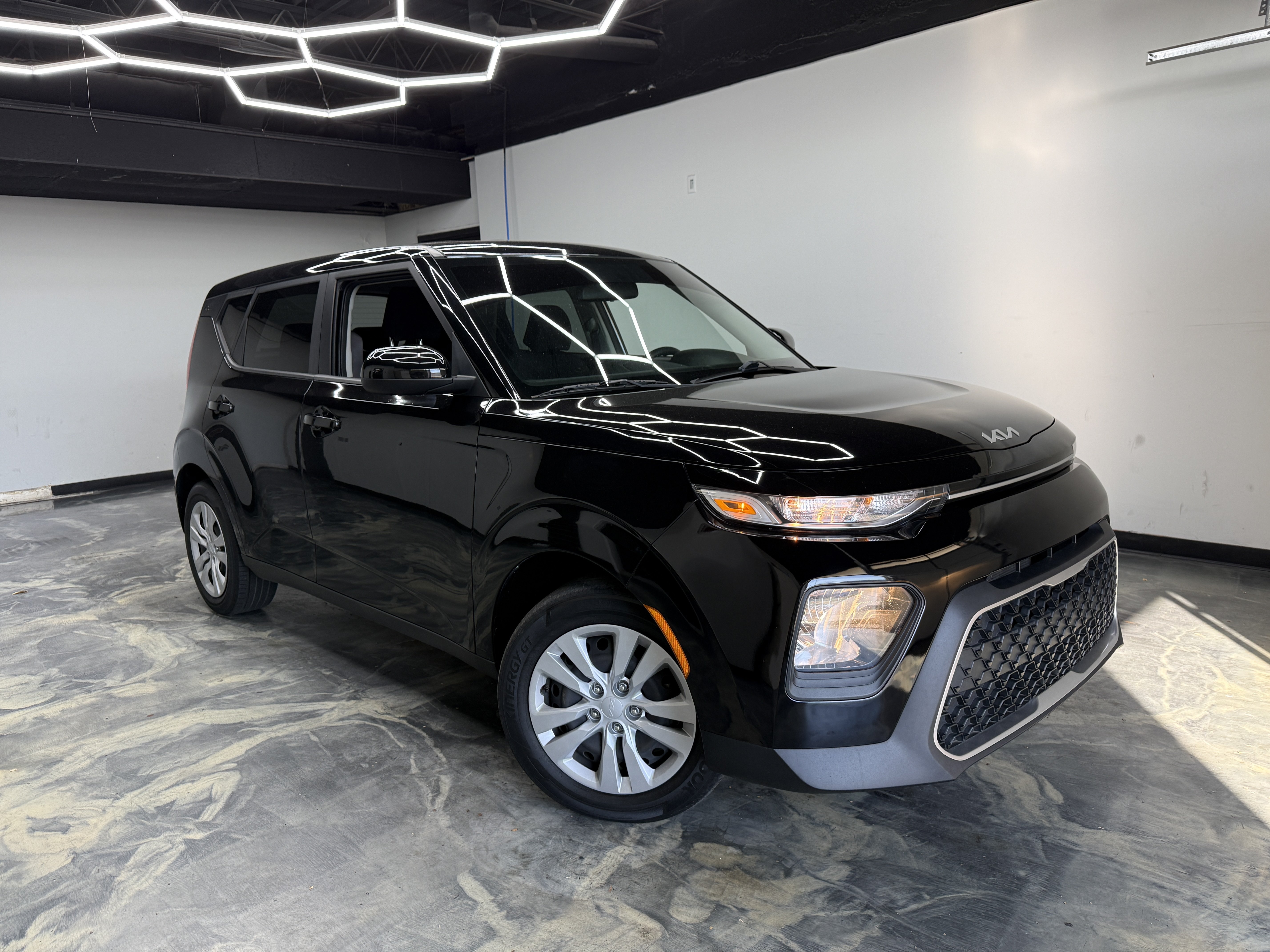 Used 2022 Kia Soul LX FWD image 6