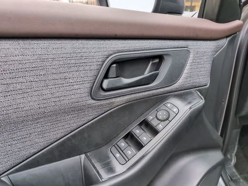 Used 2023 Nissan Rogue S image 15