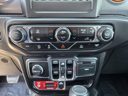Used 2021 Jeep Gladiator Mojave w/ LED Lighting Group AWD/4WD image 14