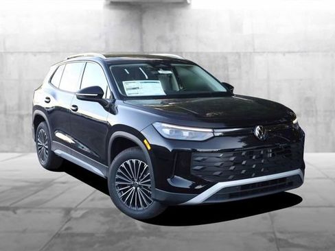 New 2025 Volkswagen Tiguan S image 2