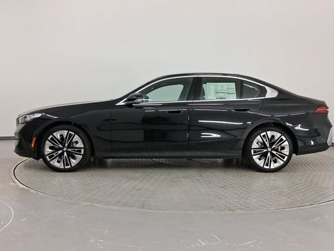 New 2026 BMW 530i w/ Premium Package image 2