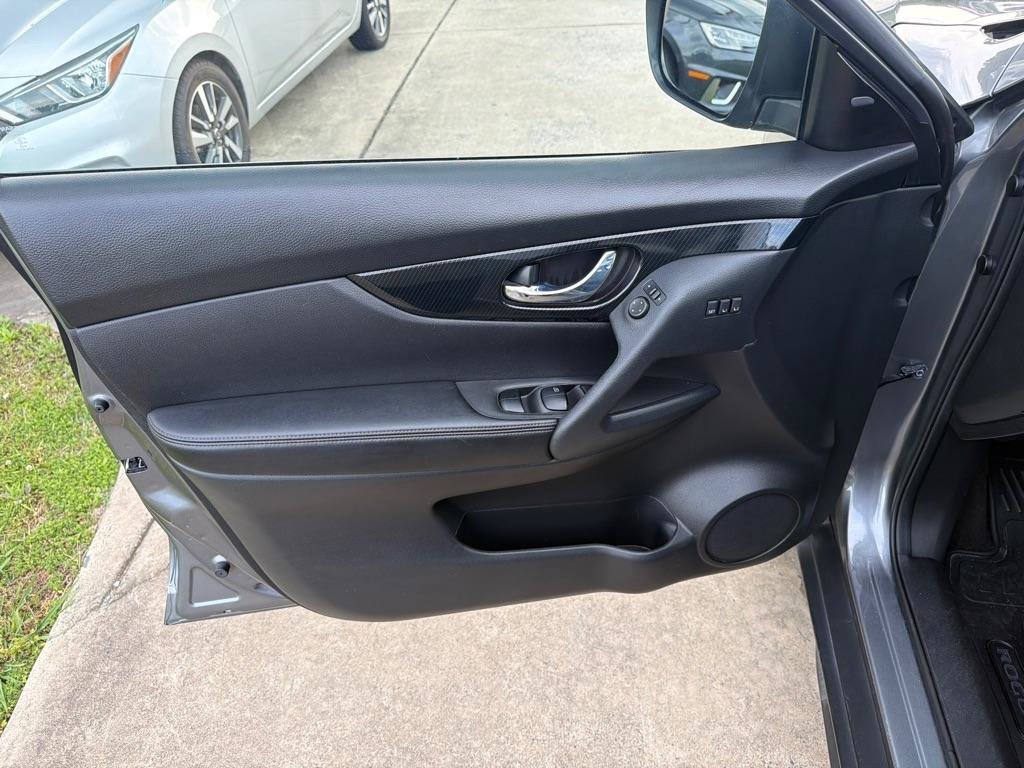 Used 2018 Nissan Rogue SL w/ Premium Package AWD/4WD image 35