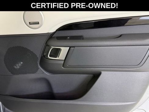 Certified 2025 Land Rover Discovery S AWD/4WD image 31