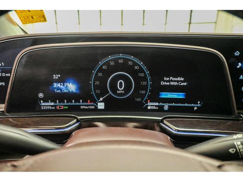 Used 2022 Cadillac Escalade ESV Premium Luxury Platinum image 13