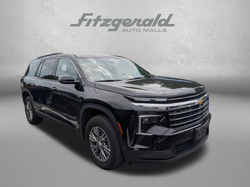 Used 2025 Chevrolet Traverse LT AWD/4WD image 1
