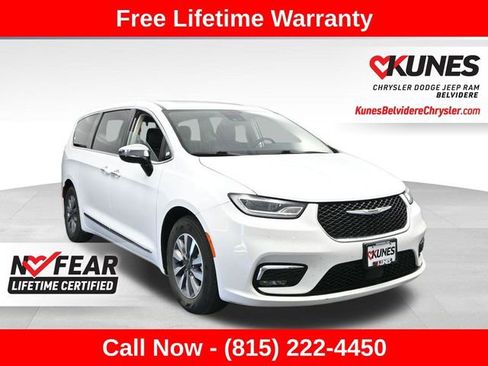 Used 2023 Chrysler Pacifica Limited FWD image 1