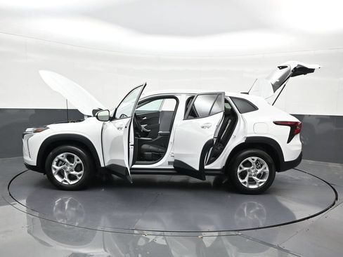 Used 2024 Chevrolet Trax LS w/ LS Convenience Package FWD image 50