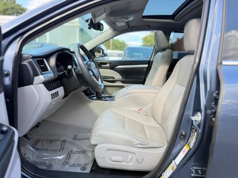 Used 2014 Toyota Highlander XLE AWD/4WD image 10
