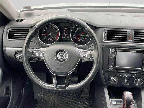 Used 2017 Volkswagen Jetta SE image 14