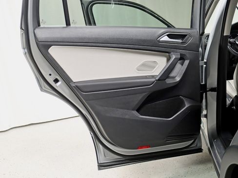 Used 2019 Volkswagen Tiguan SEL w/ 3rd Row Seat Package image 33