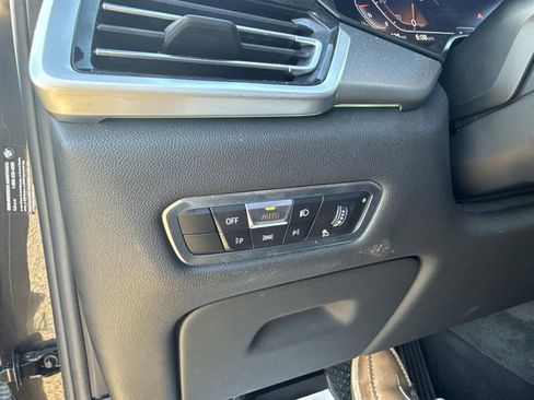 Used 2022 BMW X5 sDrive40i w/ Premium Package image 32